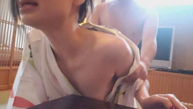 fc2-ppv-長身美脚三児の母、ご主人には内緒で旅館に呼び出し他人棒に中出しされ浴衣が乱れる