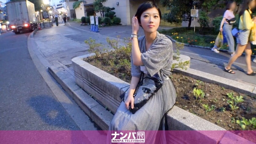 夢中でSEXを楽しむ豹変ぶり！夜の裏原で黒髪ショートのオシャレ女子を突撃ナンパ！