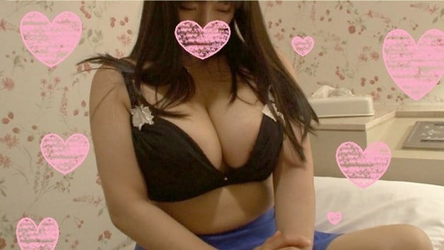 【FullHD画質】前編●なおさん(仮)２８才 巨乳パイパン妻 射精前の猛烈ピストンに「おちんこ気持ちイイ！」とアヘ顔さらしてとどめに種付けされてる生ハメSEX【ハメ撮り