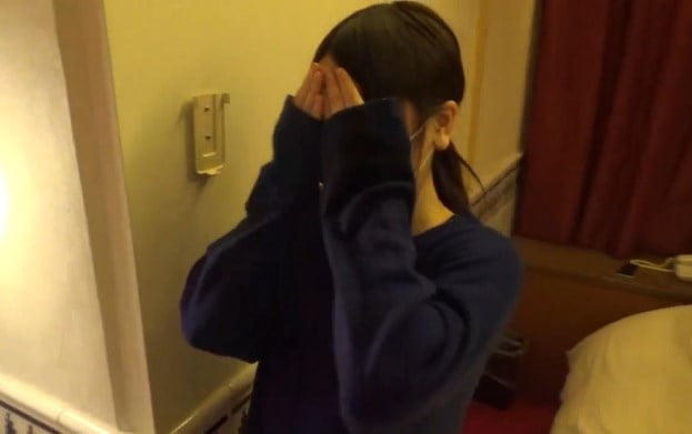 FC2-PPV-259246 人生初ハメ撮りが生挿入！！黒髪で色白うぶうぶ天然パイパン19歳娘