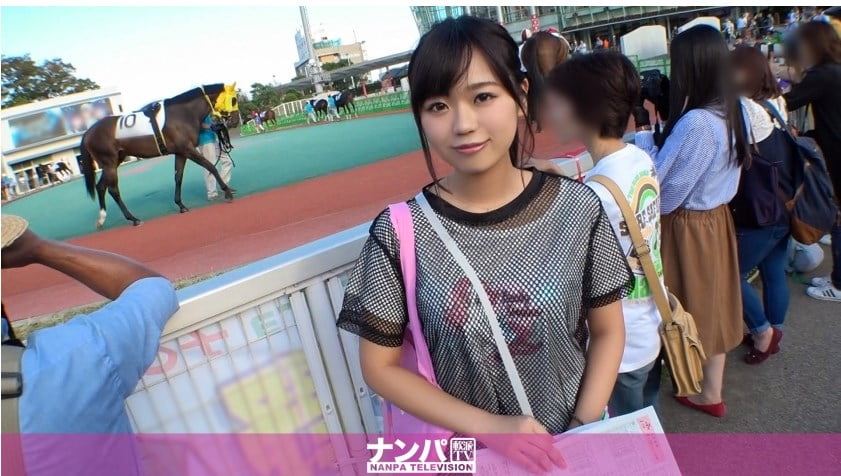 巨乳おっぱい揺れまくりイキまくりｗｗｗ馬並みチ〇ポで荒ぶる男に跨り華麗な騎乗位ハメ！某競馬場で馬好き女子＝ウマジョまこさんをナンパ！