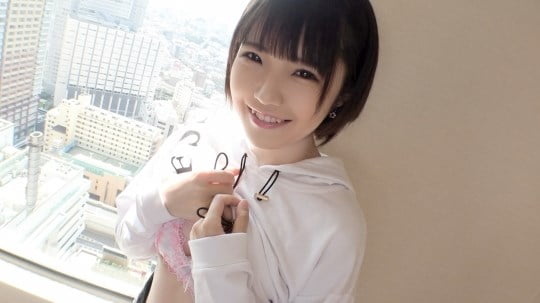 ロック好きなショートカットの小顔美少女。卑猥な姿が想像できない彼女も身体は正直で…