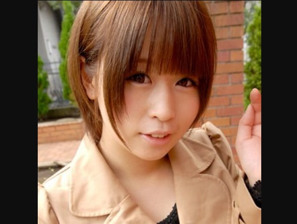 彼氏とマンションの階段でよくエッチしているという大胆なギャルさとみちゃん。