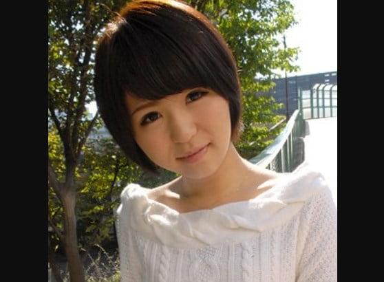 声を必死で我慢しバックで突かれるカワイイロリっ子こよねちゃん